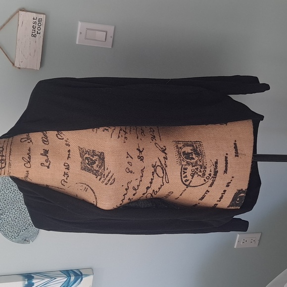 4 cardigans. 2 Black, 2 heathered gray, 1 Heathered beige - Picture 6 of 6